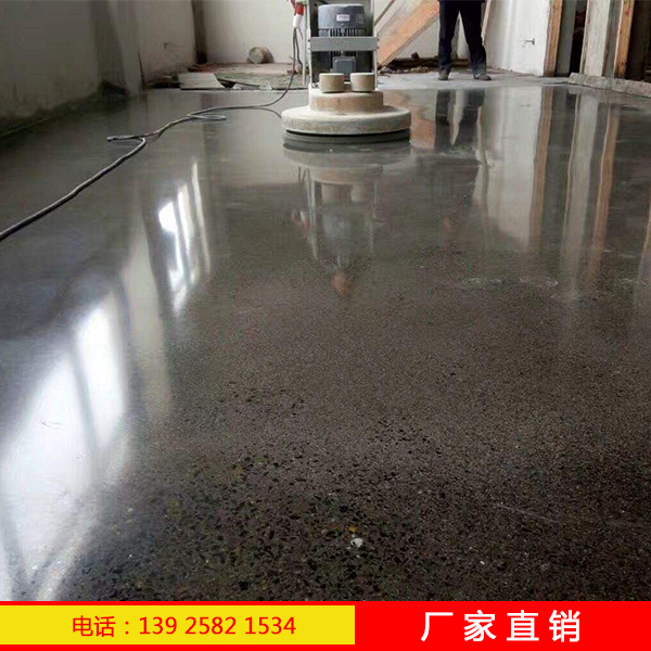 混凝土硬化劑用在新澆筑新的地面光亮，耐磨平整度更好哦